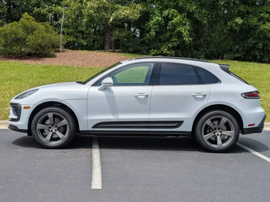 2024 Porsche Macan T photo 1