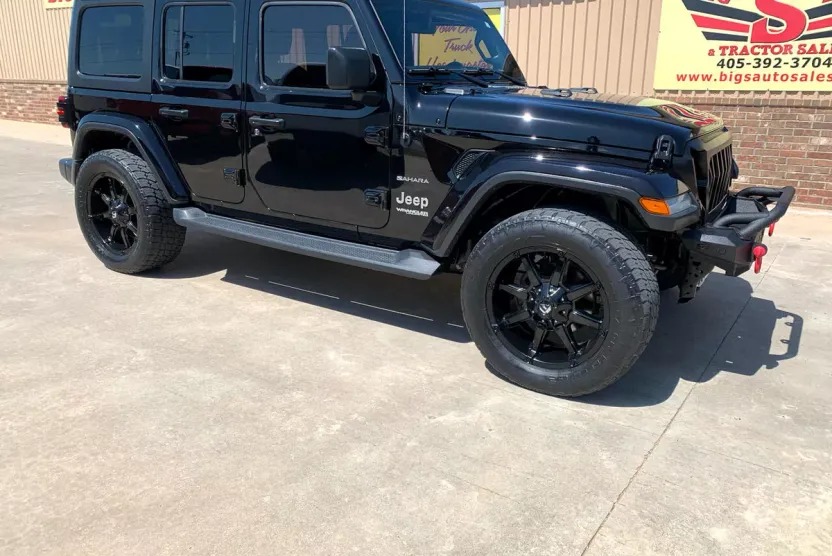2019 Jeep Wrangler Unlimited Sahara photo 1
