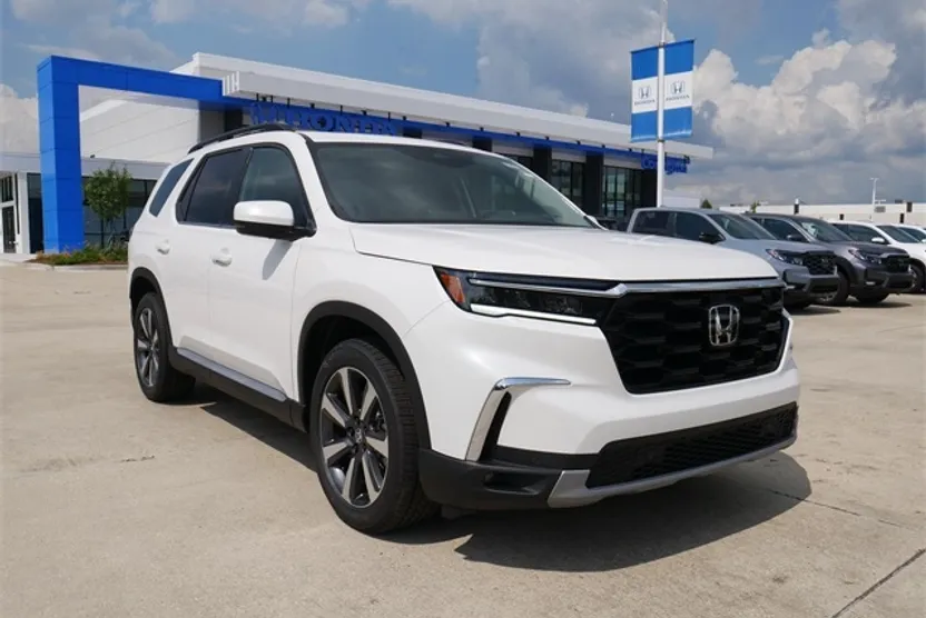 2025 Honda Pilot Touring photo 1