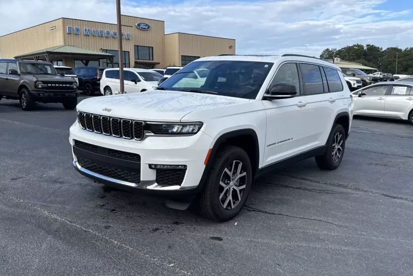 2024 Jeep Grand Cherokee Limited photo 1
