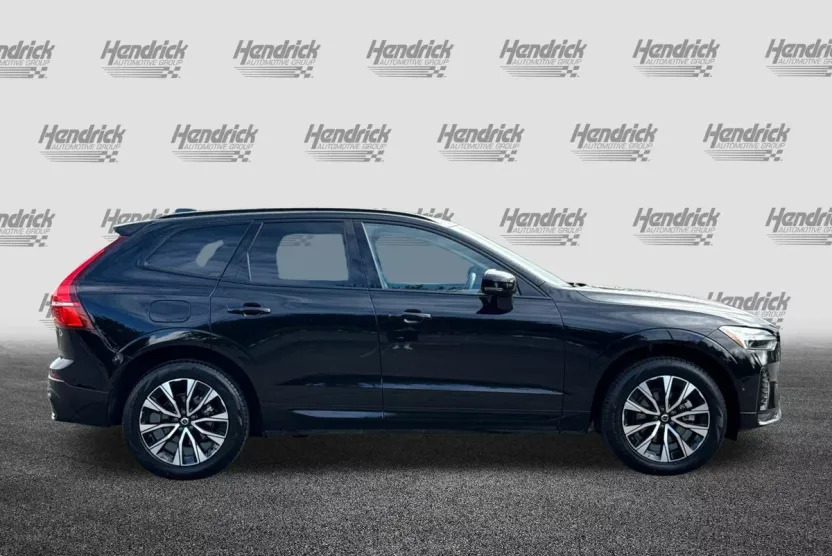 2025 Volvo XC60 Plus photo 1