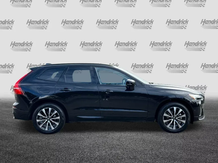 2025 Volvo XC60 Plus photo 1