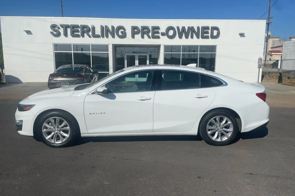 2024 Chevrolet Malibu 1LT photo 1