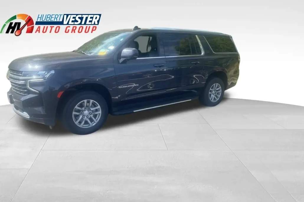 2023 Chevrolet Suburban LT photo 1