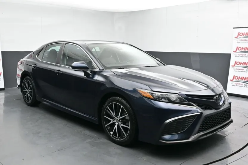 2021 Toyota Camry SE photo 1
