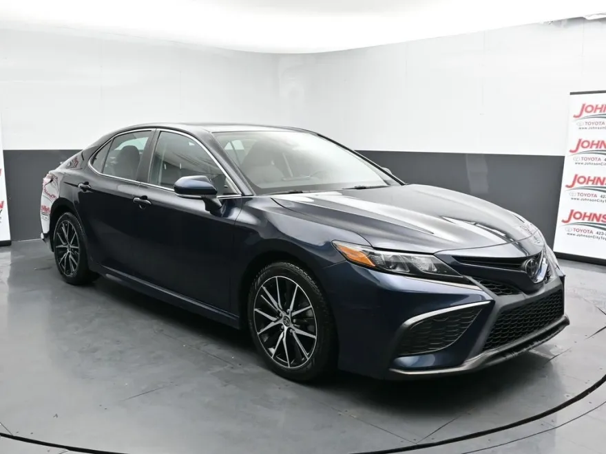 2021 Toyota Camry SE photo 1