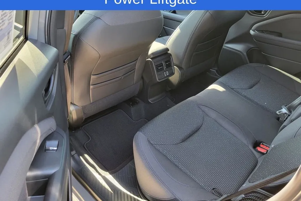 2025 Subaru Forester Premium photo 1