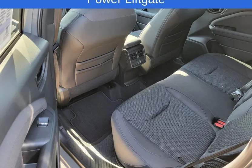 2025 Subaru Forester Premium photo 1
