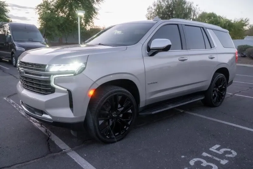 2022 Chevrolet Tahoe LT photo 1