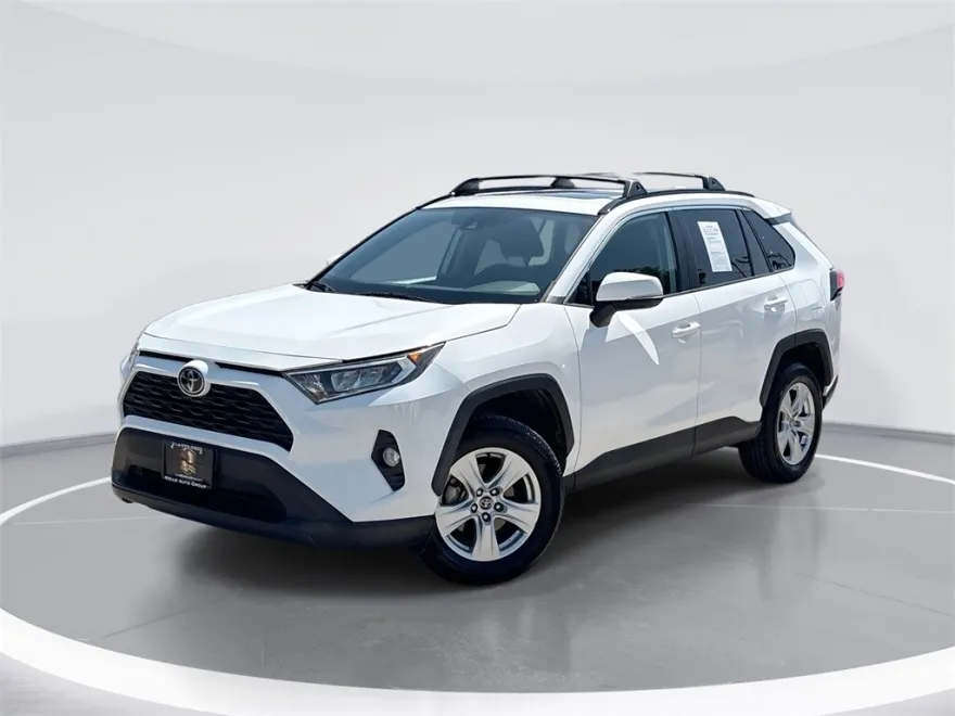 2020 Toyota RAV4 XLE photo 1