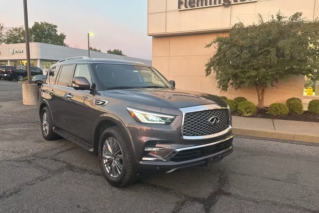 2022 Infiniti QX80 Luxe photo 1