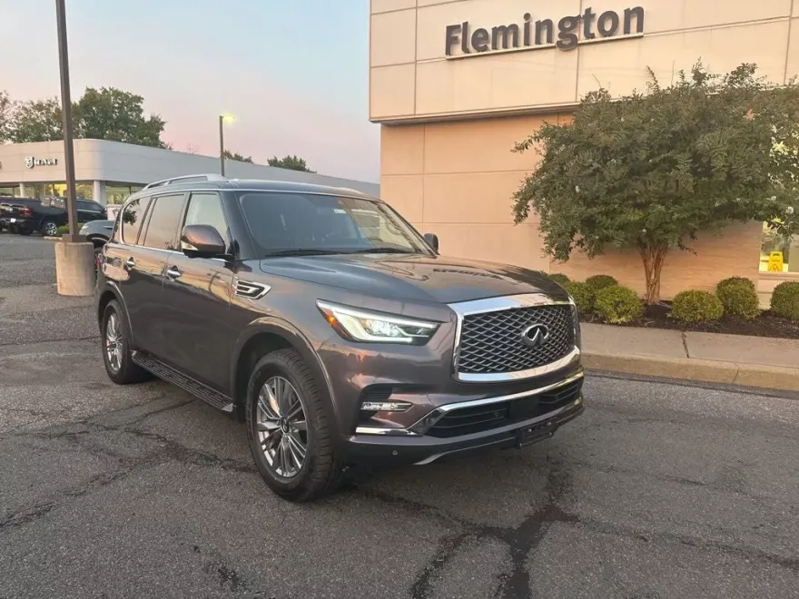 2022 Infiniti QX80 Luxe photo 1