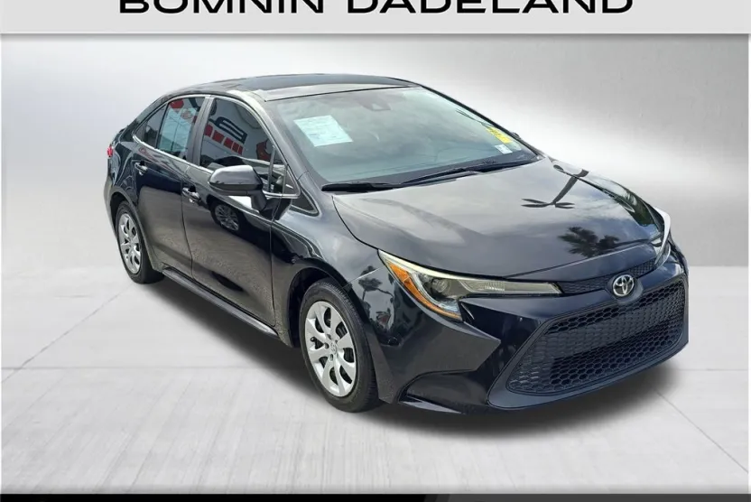 2022 Toyota Corolla LE photo 1