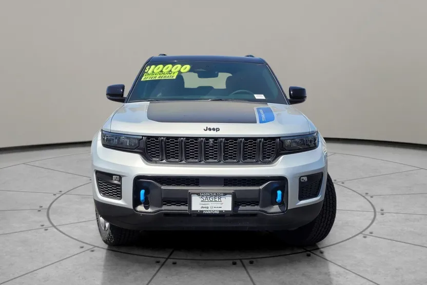 2024 Jeep Cherokee 4xe Trailhawk photo 1