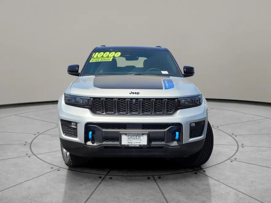 2024 Jeep Cherokee 4xe Trailhawk photo 1