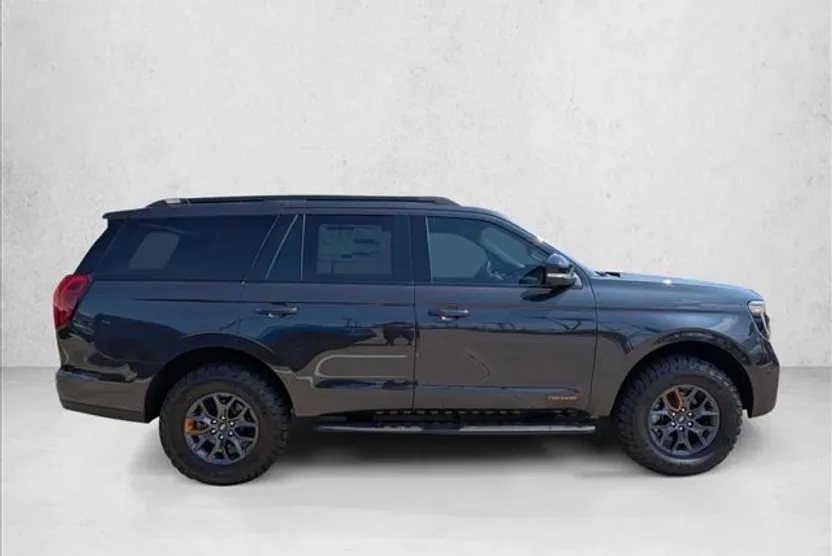 2025 Ford Expedition photo 1