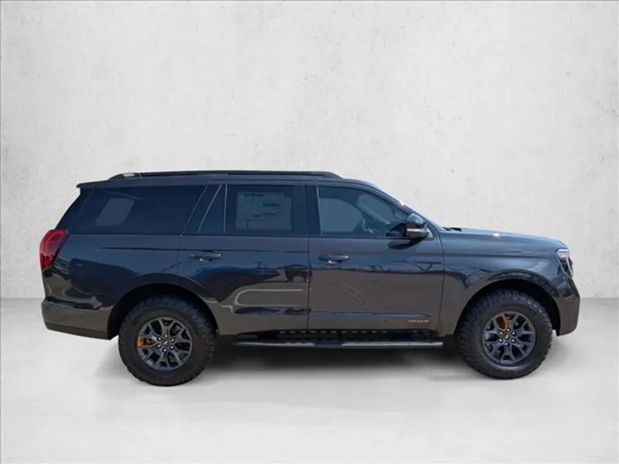 2025 Ford Expedition photo 1
