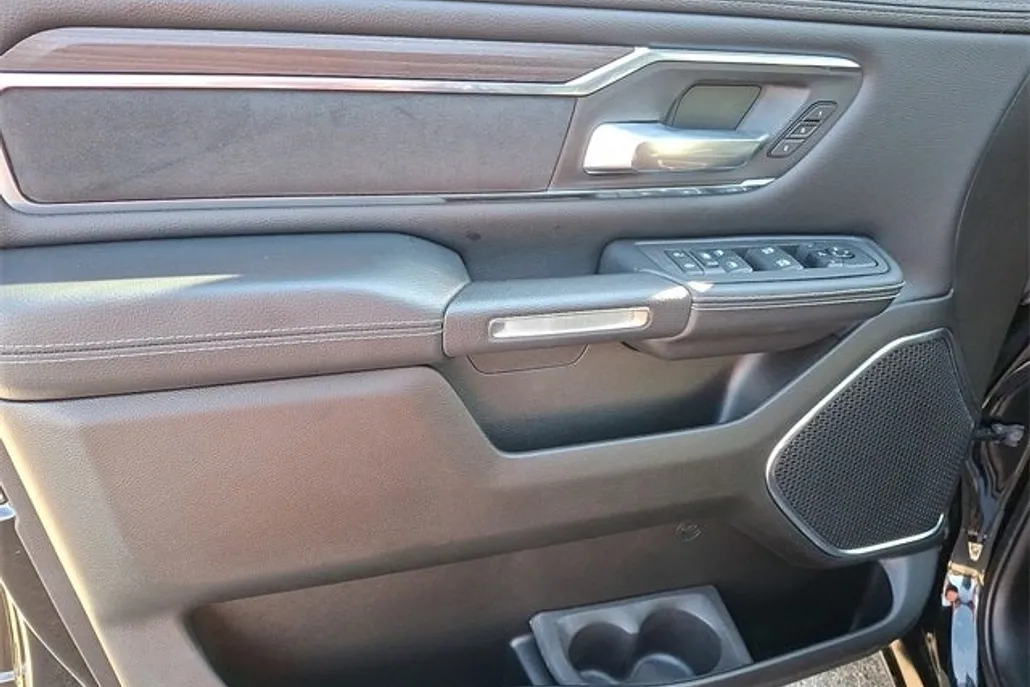 2025 Ram 1500 Laramie photo 1