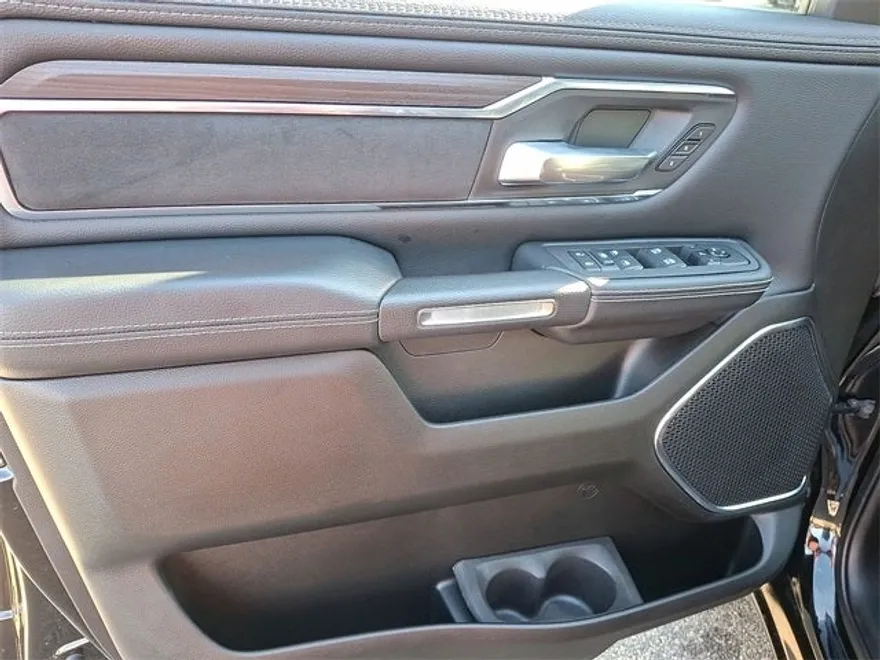 2025 Ram 1500 Laramie photo 1