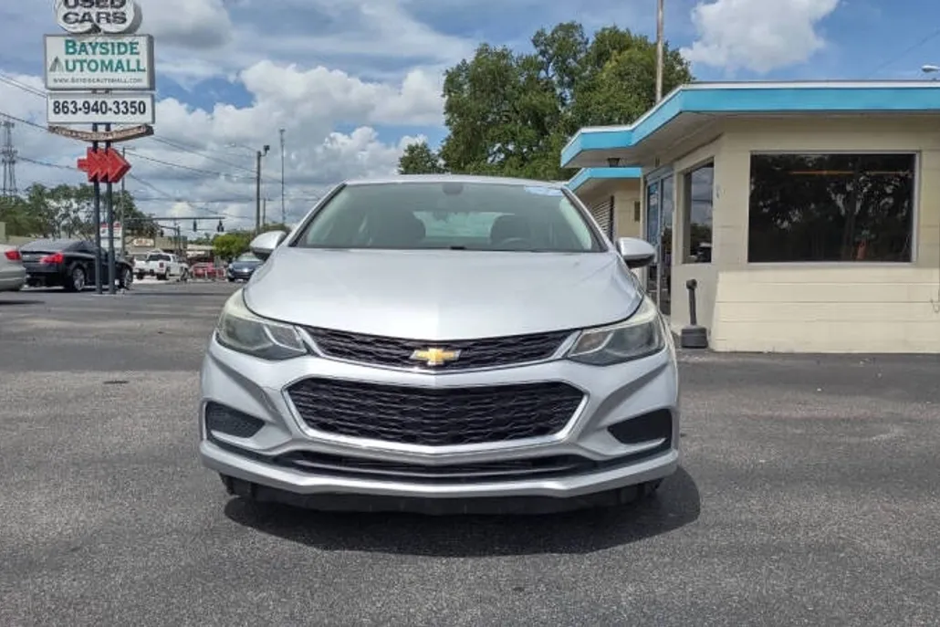 2016 Chevrolet Cruze LT photo 1
