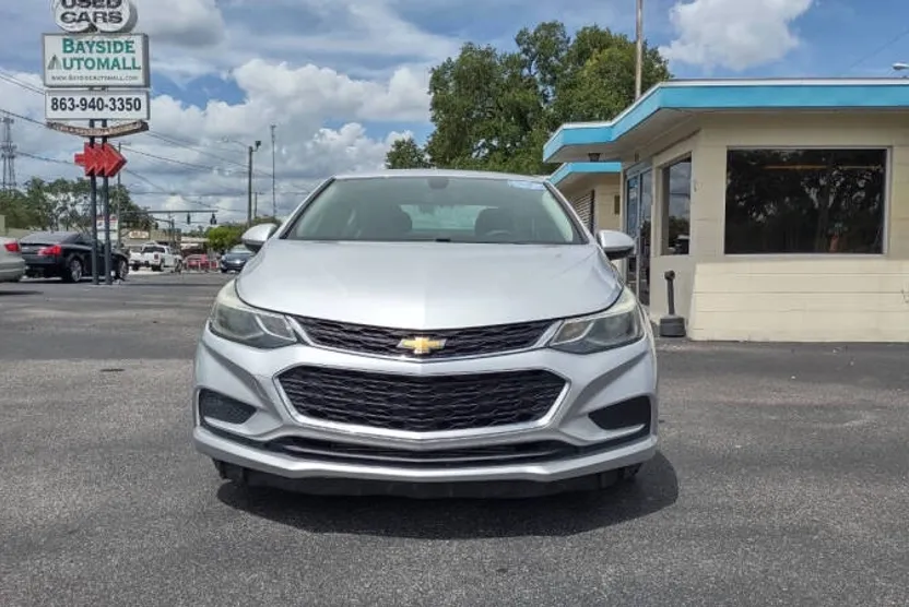 2016 Chevrolet Cruze LT photo 1