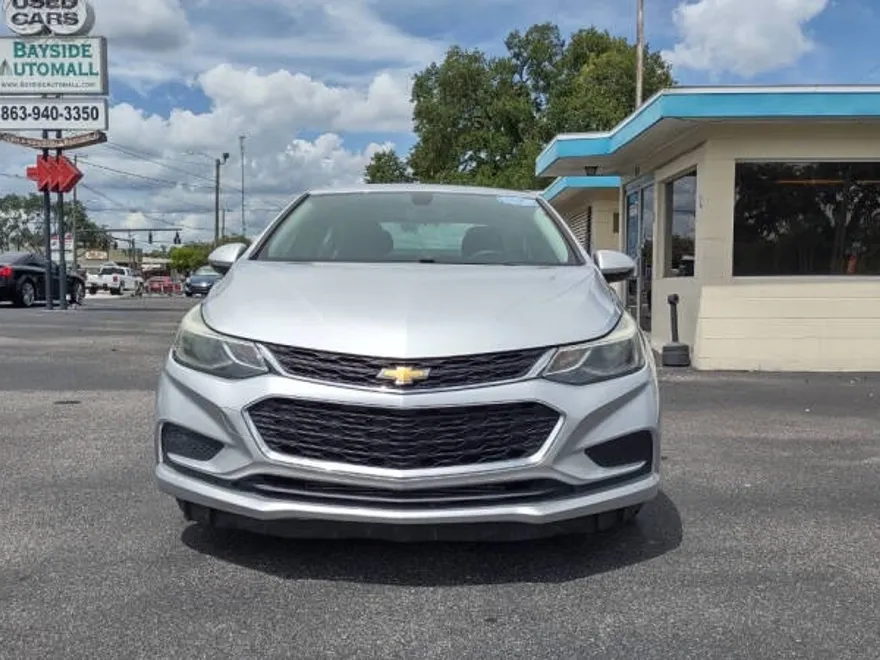 2016 Chevrolet Cruze LT photo 1