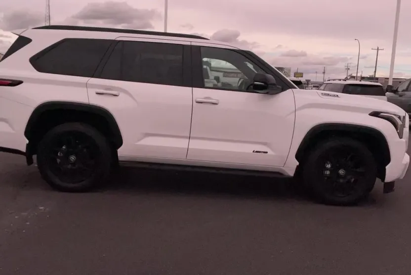 2025 Toyota Sequoia photo 1