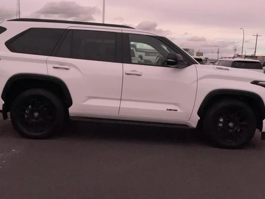 2025 Toyota Sequoia photo 1