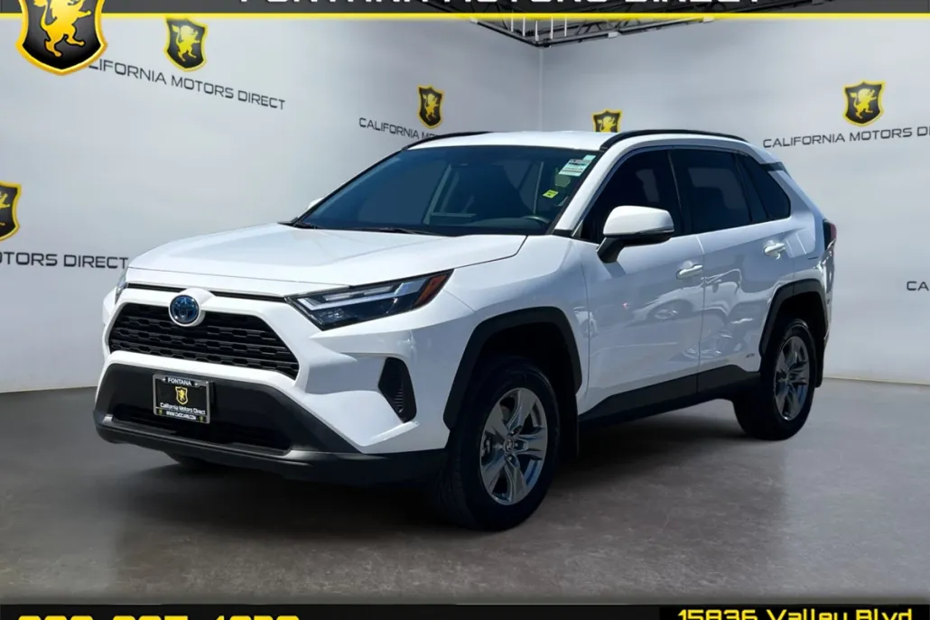 2024 Toyota RAV4 LE photo 1