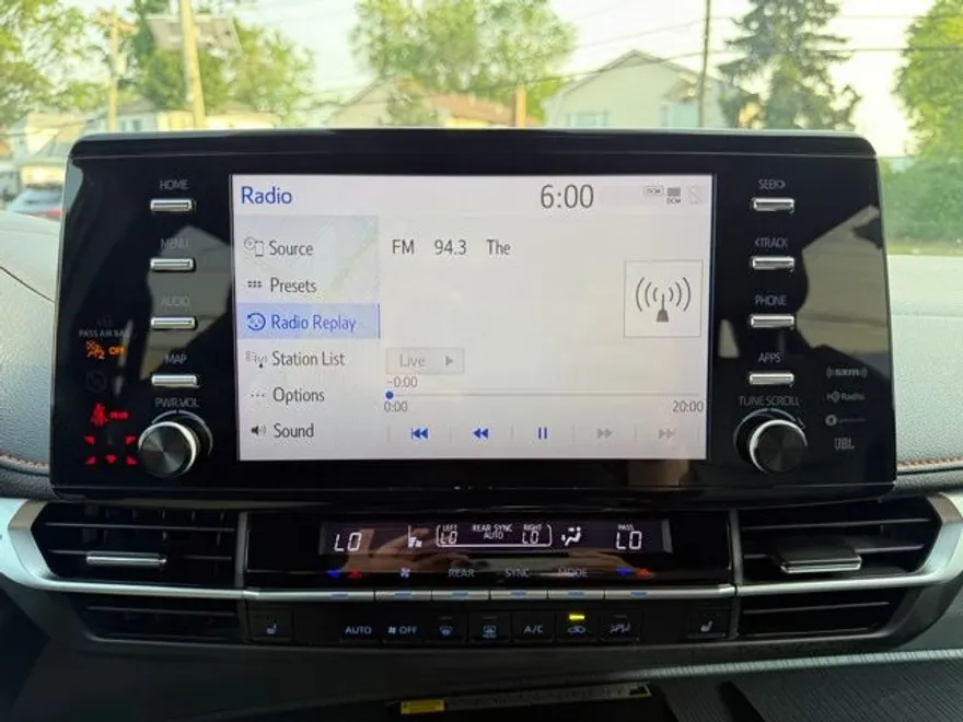 2022 Toyota Sienna XSE photo 34