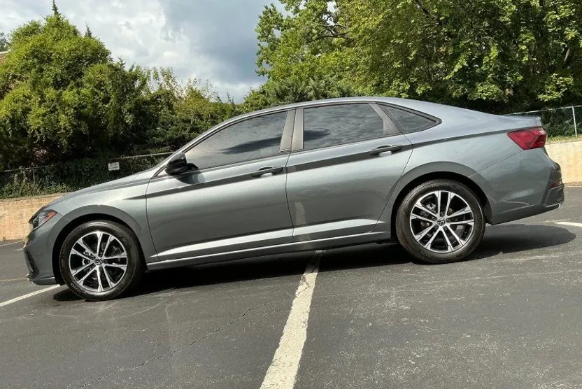 2025 Volkswagen Jetta Sport photo 1