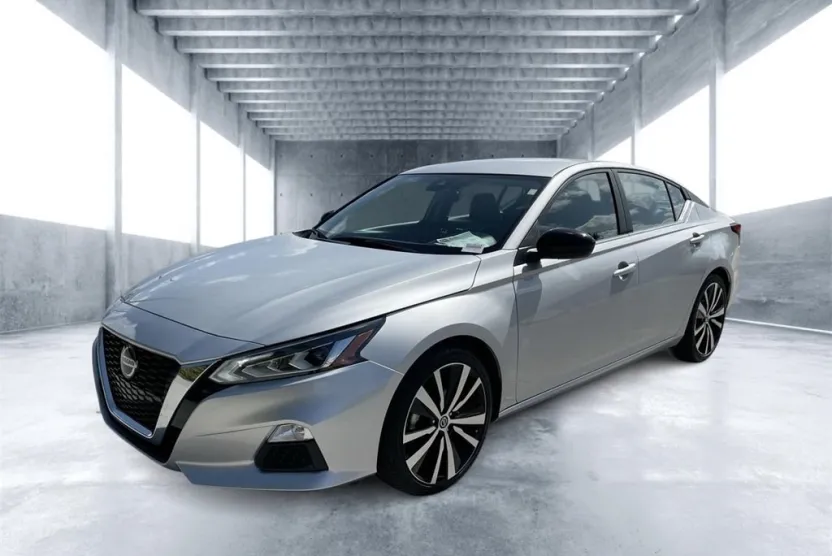 2022 Nissan Altima 2.5 SR photo 1