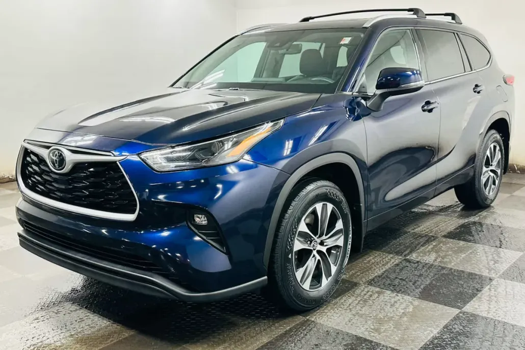 2022 Toyota Highlander XLE photo 1