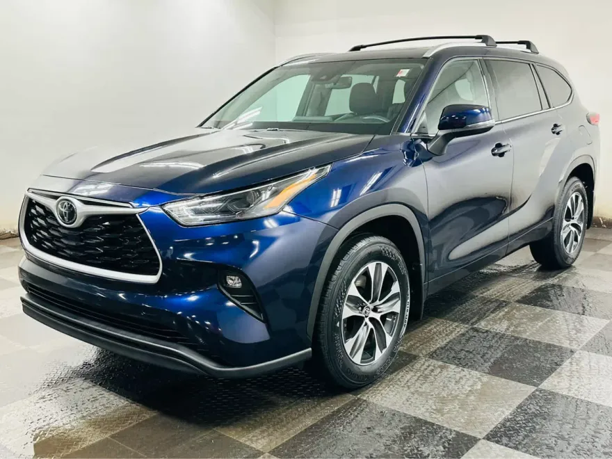 2022 Toyota Highlander XLE photo 1