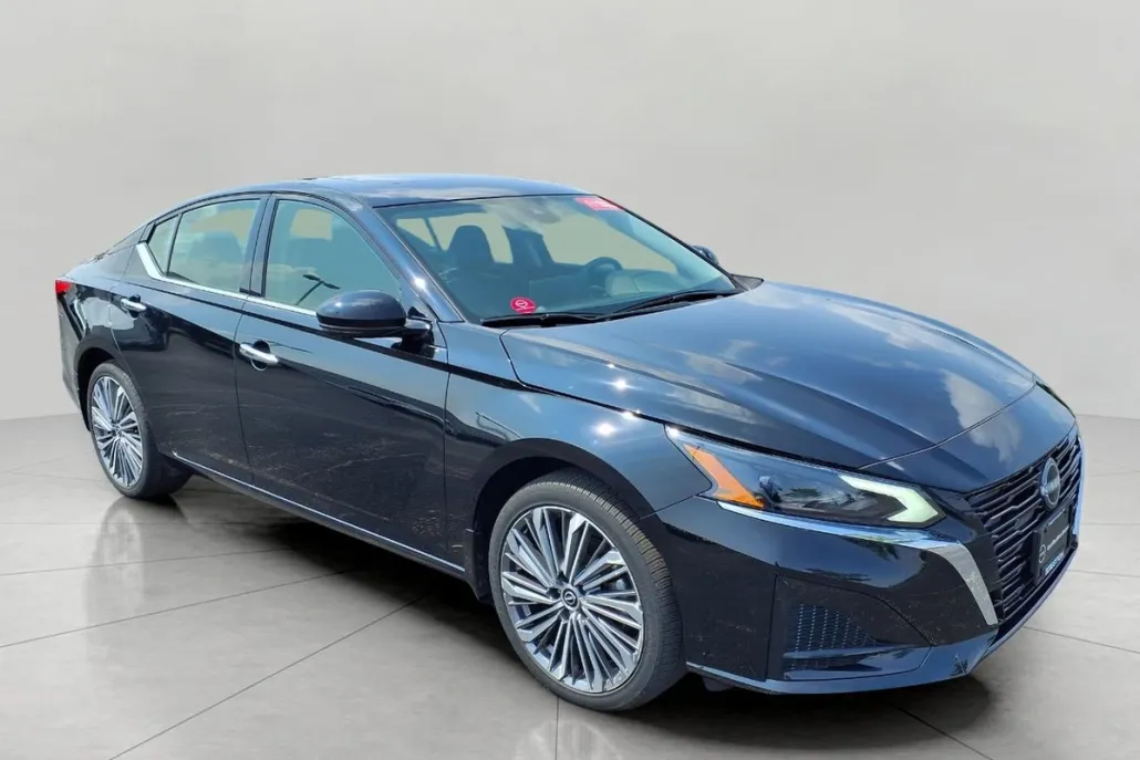 2024 Nissan Altima 2.5 SL photo 1