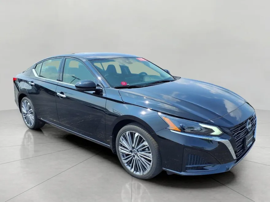 2024 Nissan Altima 2.5 SL photo 1