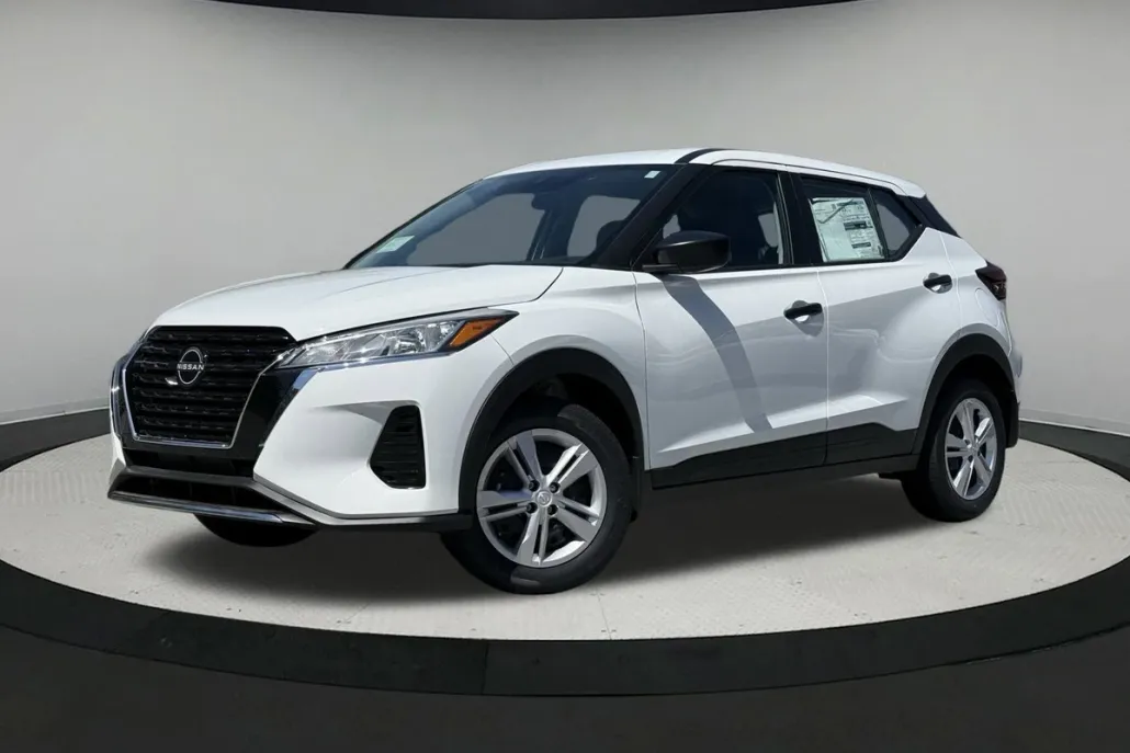 2025 Nissan Kicks Play S photo 1