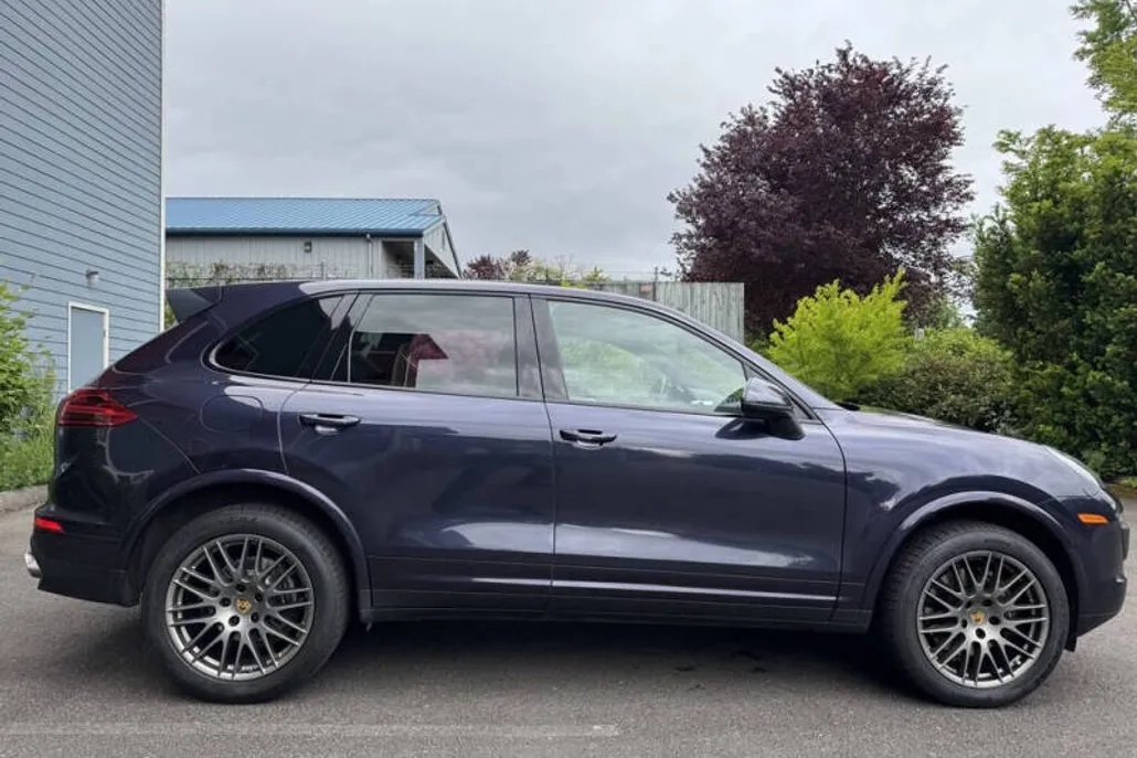 2017 Porsche Cayenne Platinum Edition photo 1