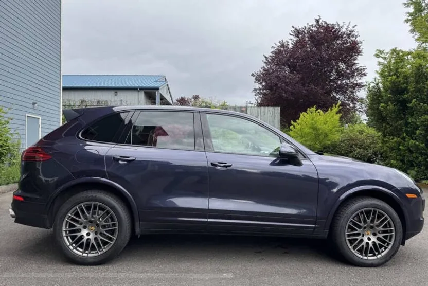 2017 Porsche Cayenne Platinum Edition photo 1