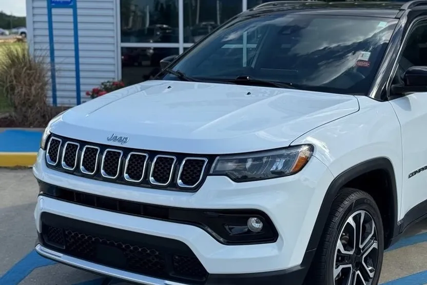 2023 Jeep Compass Limited photo 1