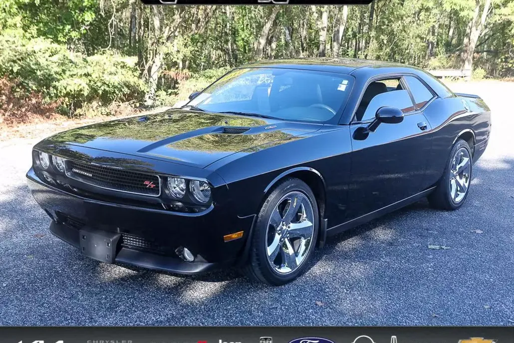 2012 Dodge Challenger R/T photo 1