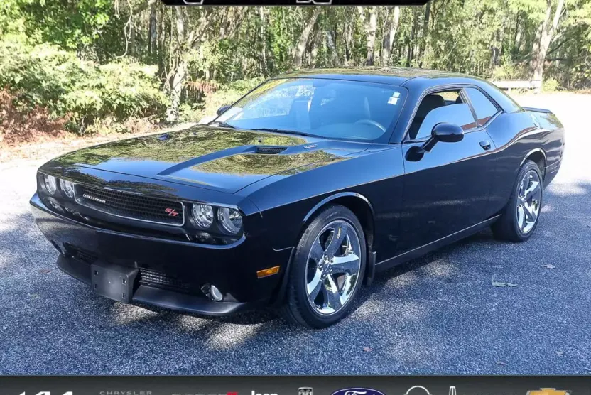 2012 Dodge Challenger R/T Plus photo 1