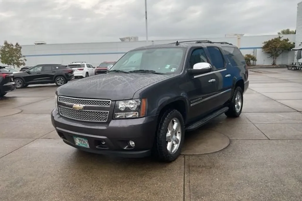2011 Chevrolet Suburban LTZ photo 1