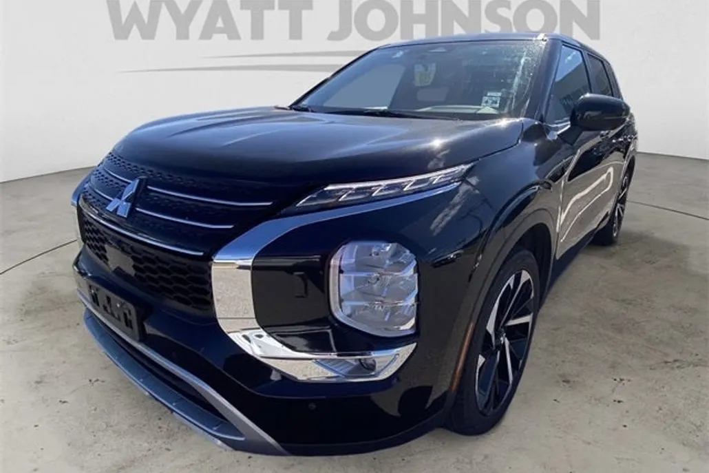 2023 Mitsubishi Outlander SE photo 1