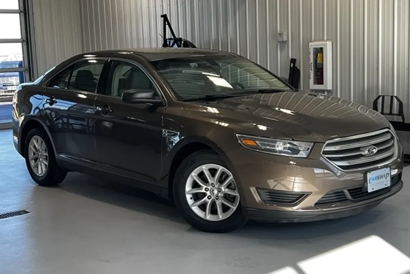 2015 Ford Taurus SE photo 1
