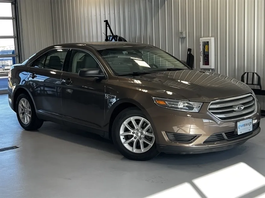 2015 Ford Taurus SE photo 1
