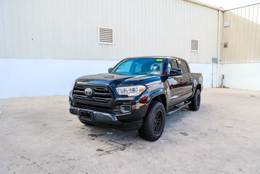 2018 Toyota Tacoma SR5 photo 1