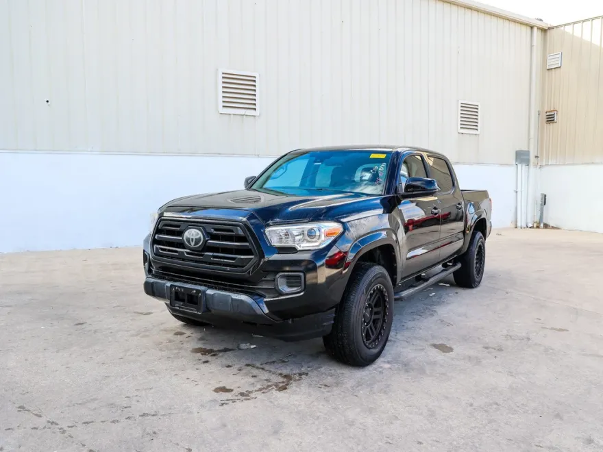 2018 Toyota Tacoma SR5 photo 1
