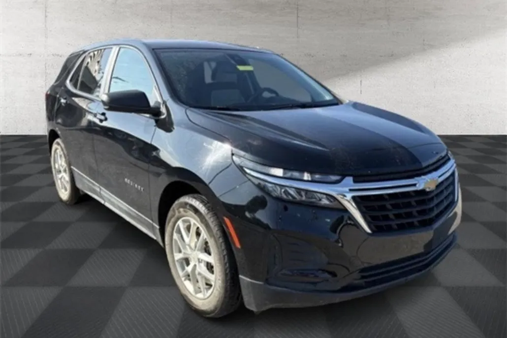 2024 Chevrolet Equinox LS photo 1