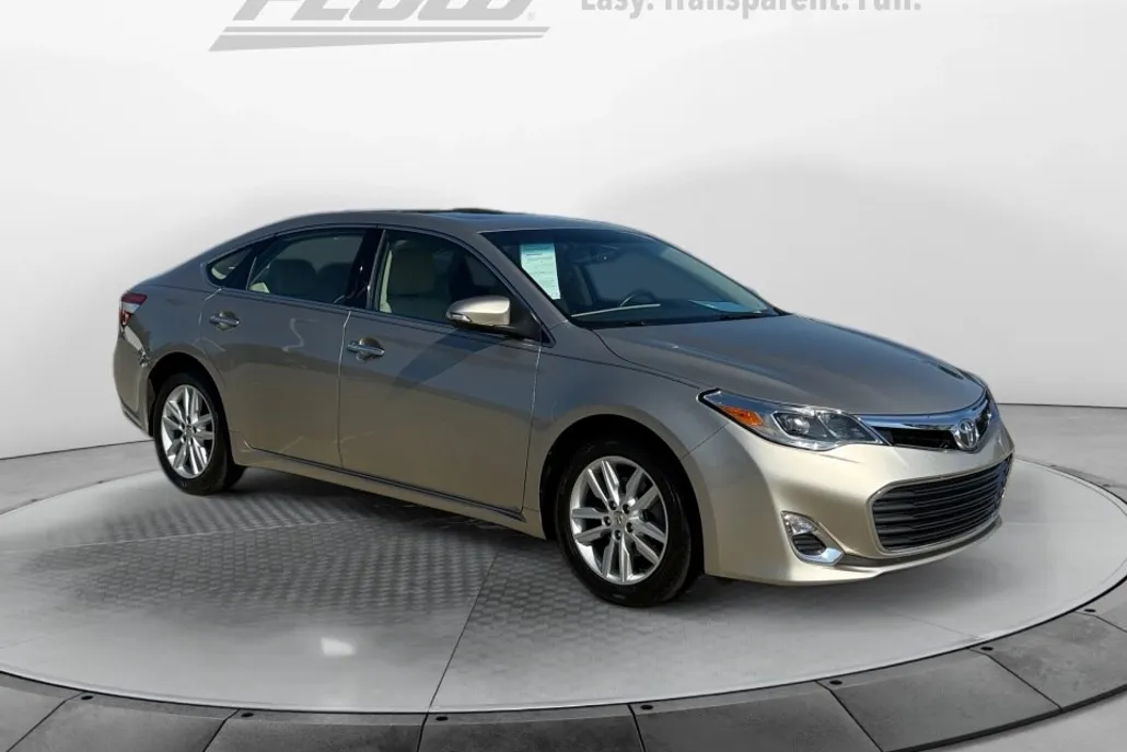 2013 Toyota Avalon XLE photo 1
